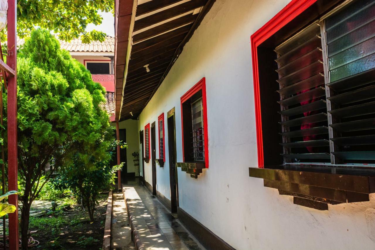 Hostal Lazybones Leon Exterior photo
